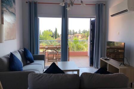 Limnaria Villas - Luxurious, spacious 3 bed apartment with pool views