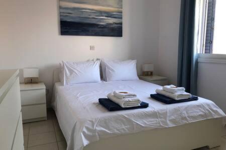 Limnaria Villas - Luxurious, spacious 3 bed apartment with pool views