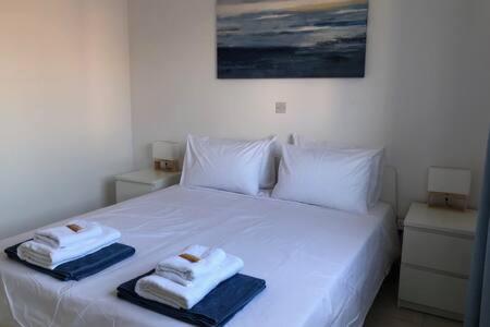 Limnaria Villas - Luxurious, spacious 3 bed apartment with pool views