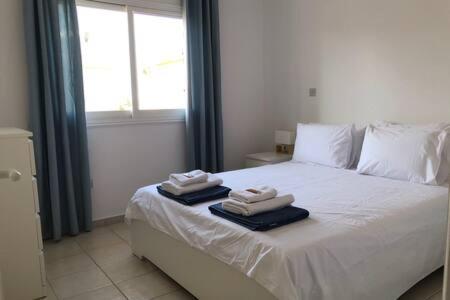 Limnaria Villas - Luxurious, spacious 3 bed apartment with pool views