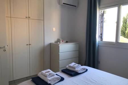 Limnaria Villas - Luxurious, spacious 3 bed apartment with pool views