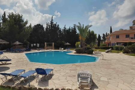 Limnaria Villas - Luxurious, spacious 3 bed apartment with pool views