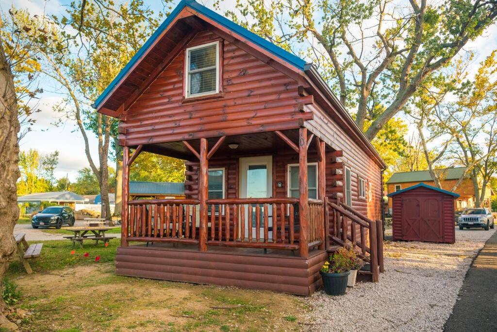 Charming Lakeview Cabin Near Geneva-On-The-Lake!