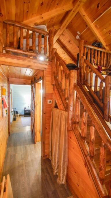 Charming Lakeview Cabin Near Geneva-On-The-Lake!