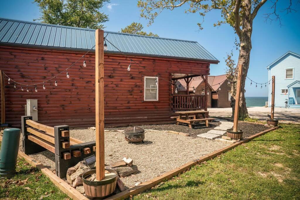 Charming Lakeview Cabin Near Geneva-On-The-Lake!
