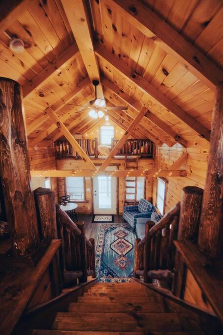 Charming Lakeview Cabin Near Geneva-On-The-Lake!