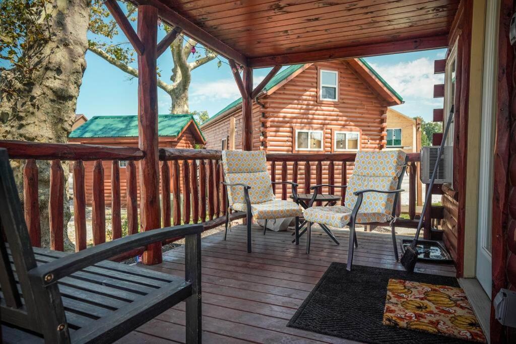 Charming Lakeview Cabin Near Geneva-On-The-Lake!