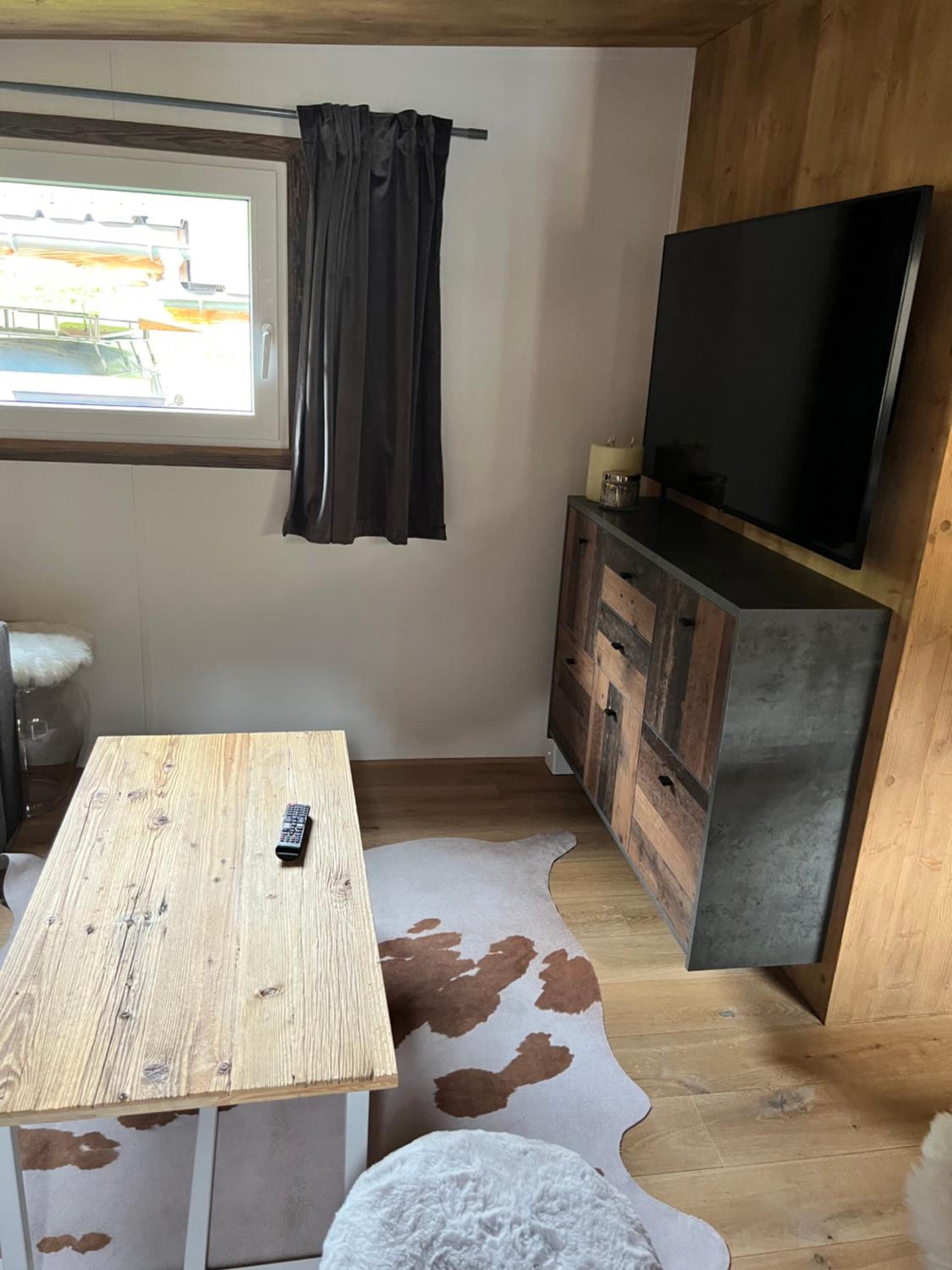 Chalet at Ski Lift (Gsteig b. Gstaad)