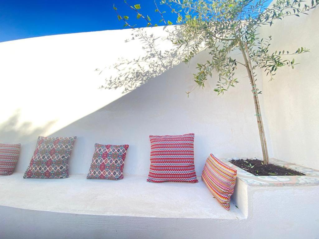 Beautiful Villa with Pool, Barbecue, and Garden view 3