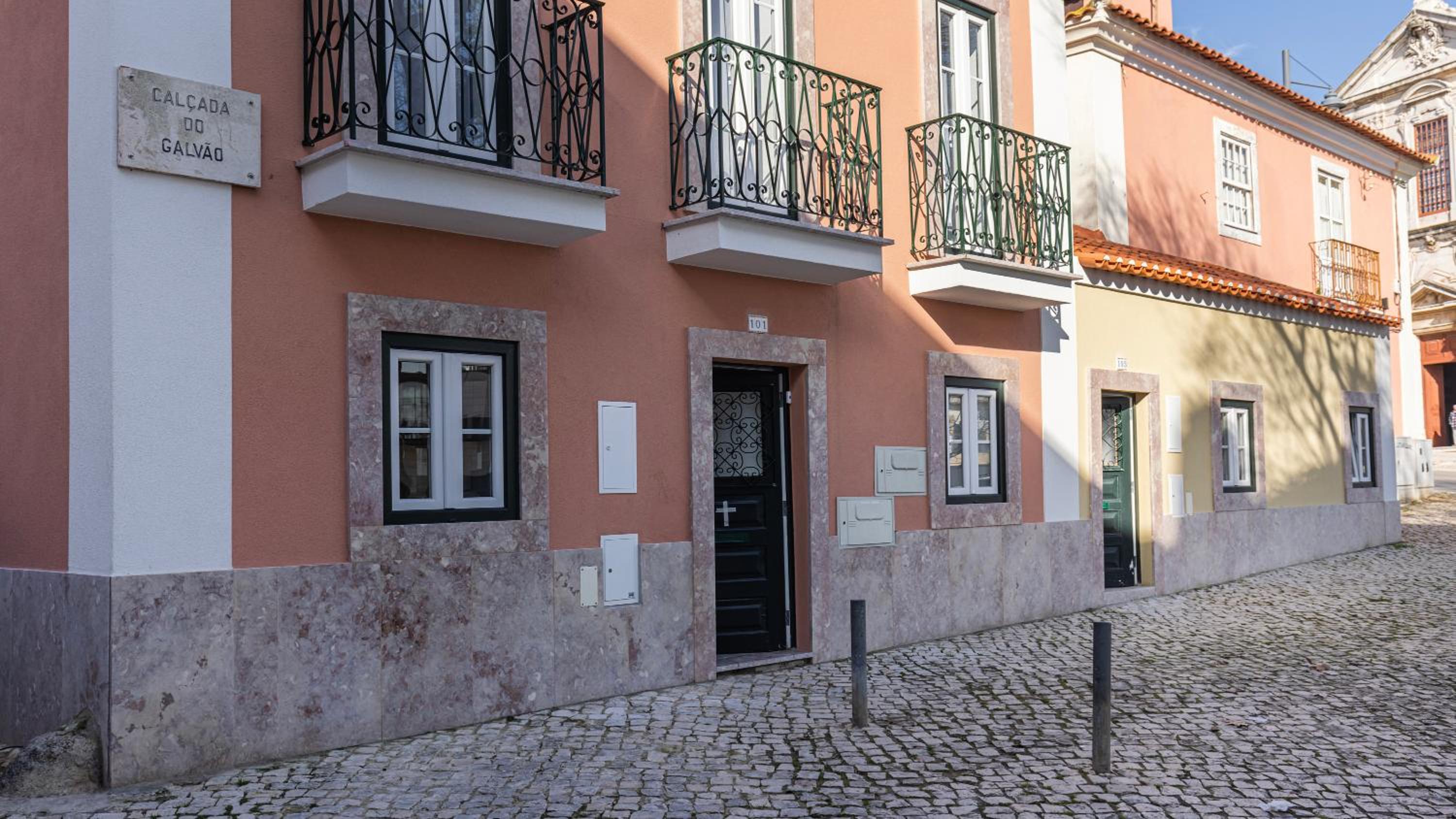 Belém Charming 2BDR House by LovelyStay