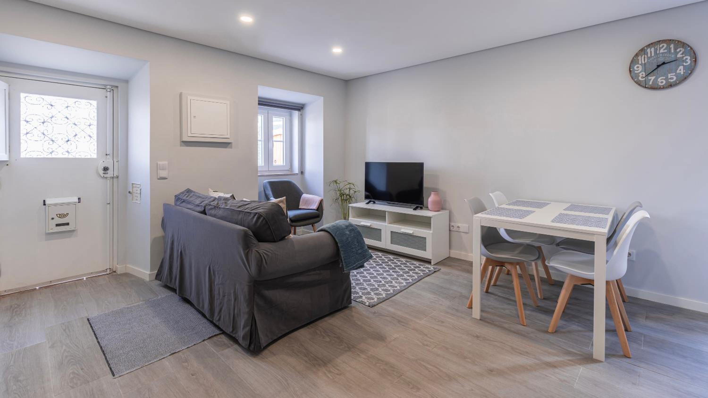 Belém Charming 2BDR House by LovelyStay