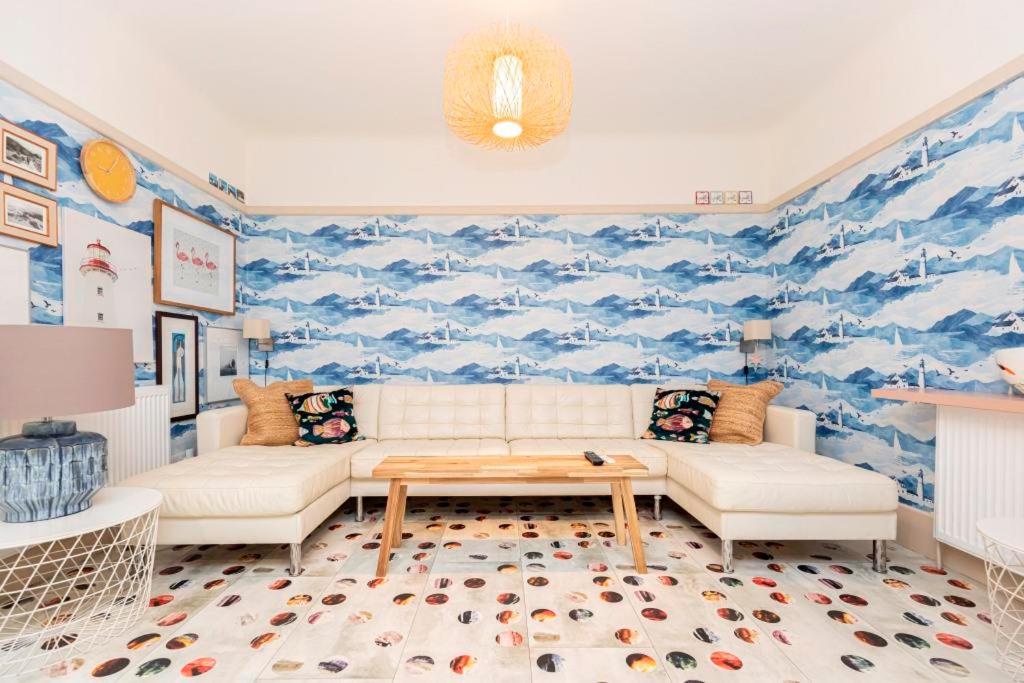 BROWNING AVENUE by BOURNECOAST - A Lovely Three Bedroom Apartment Close to the Sandy Beaches in Boscombe - FM5374 view 3