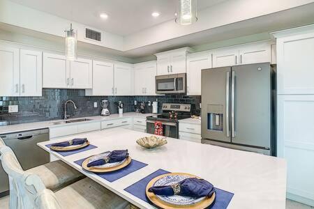 Lovely Thematic 2BR with 2 Clubhouses & Waterpark view 2