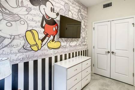 Lovely Thematic 2BR with 2 Clubhouses & Waterpark view 4