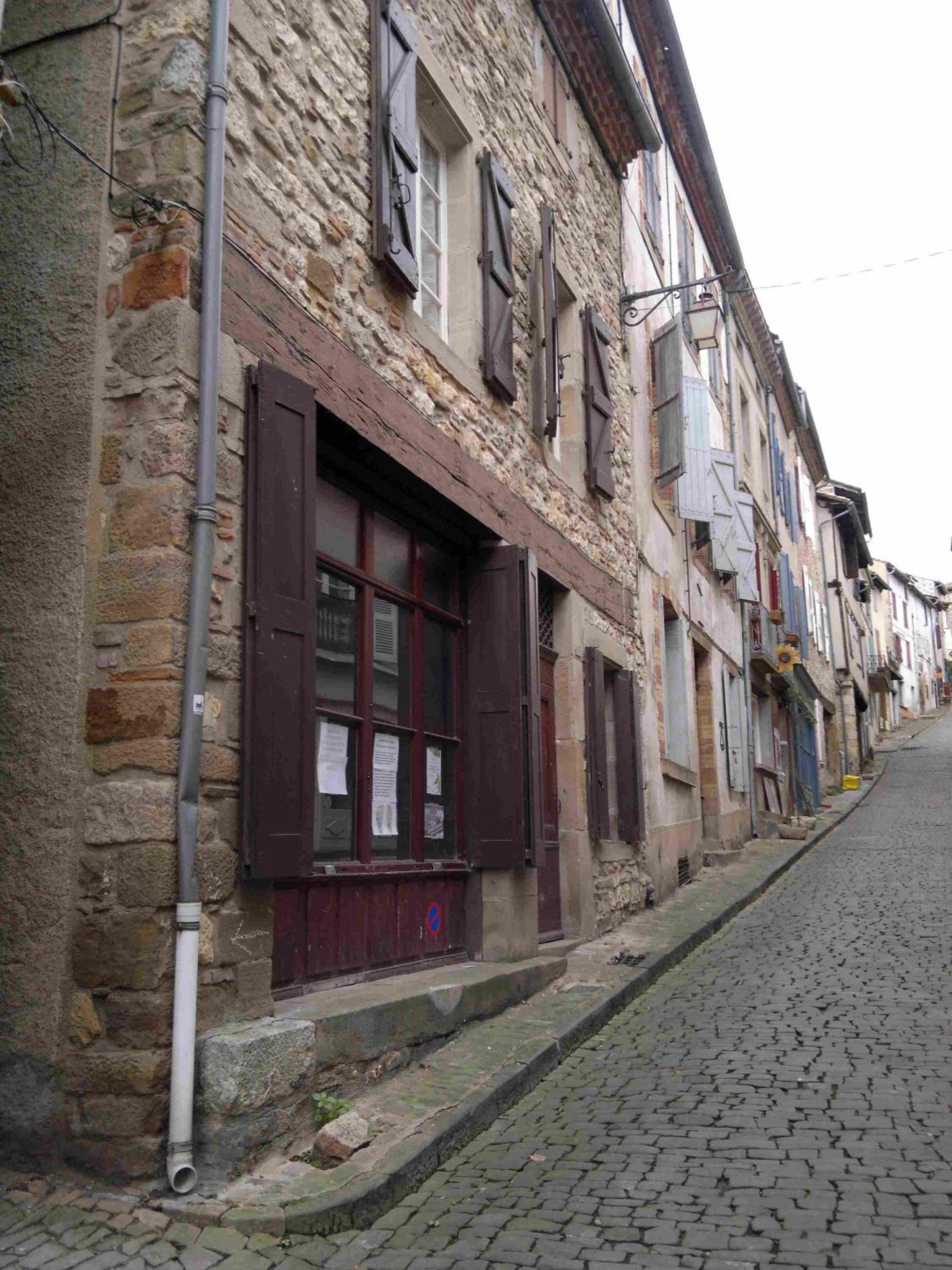Lougat la maison des chats view 2