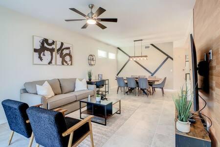 Homely Lakeview 3BR Condo with Waterpark view 4