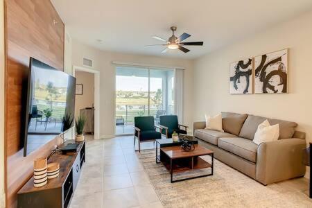 Homely Lakeview 3BR Condo with Waterpark view 3