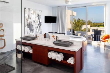 Oceanside 2 Bedroom Luxury Villa with Private Pool, 500ft from Long Bay Beach -V3