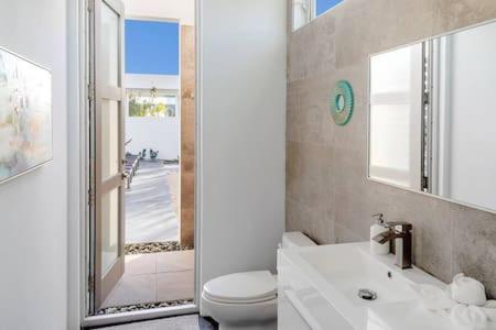 Oceanside 2 Bedroom Luxury Villa with Private Pool, 500ft from Long Bay Beach -V3
