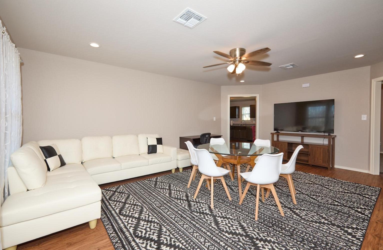 Spacious 2-BR near Downtown & Concho River