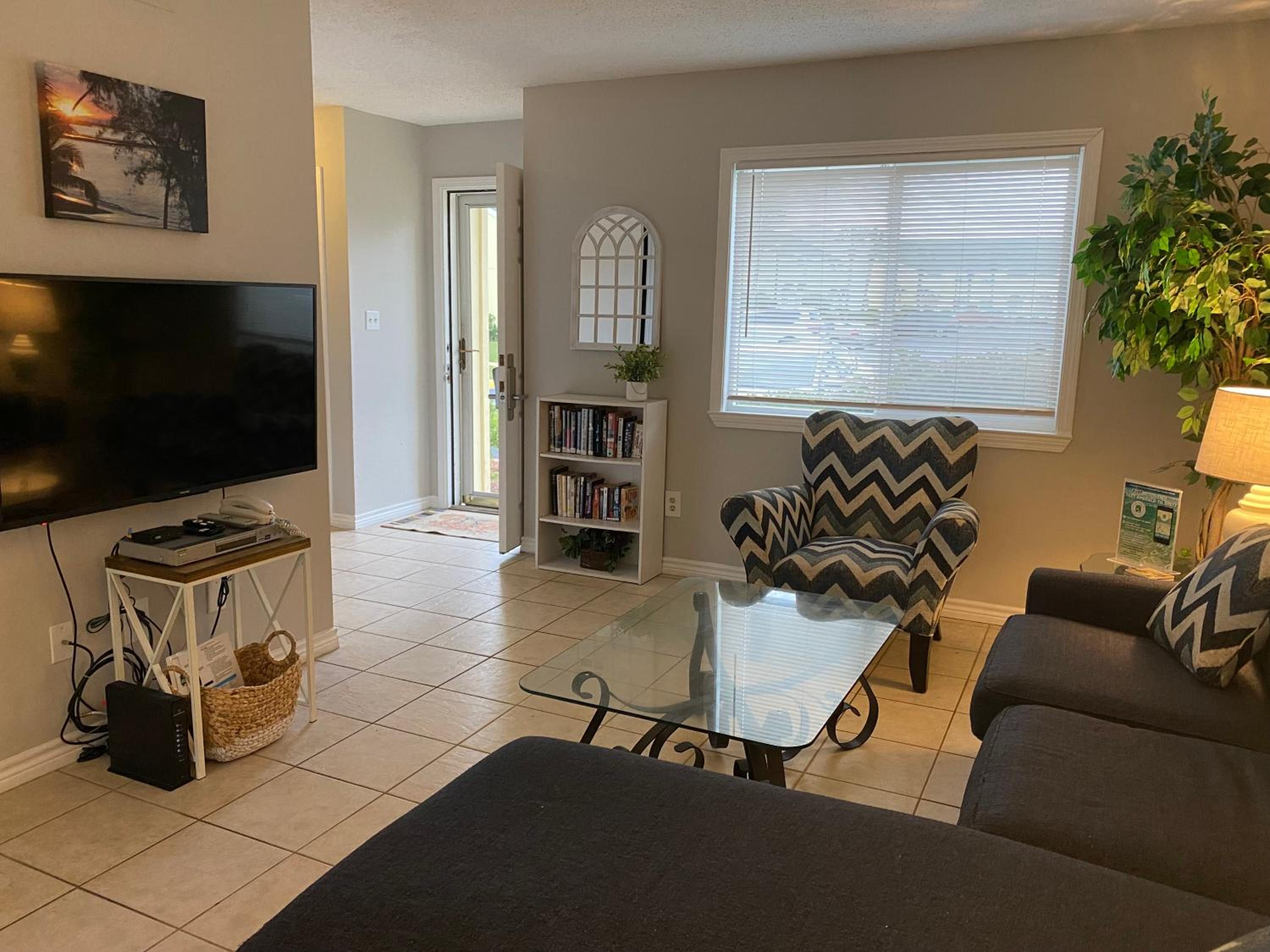 Southbay by the Gulf 91 only 75 Yards to Beach Townhome in the Heart of Destin view 5