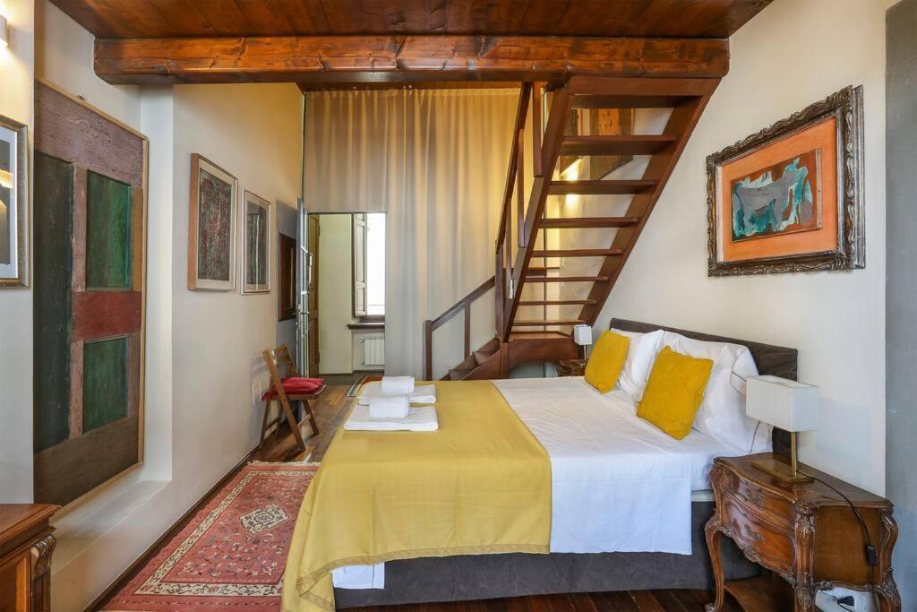 Casa Strozzi - (PIAZZA DELLA REPUBBLICA)
