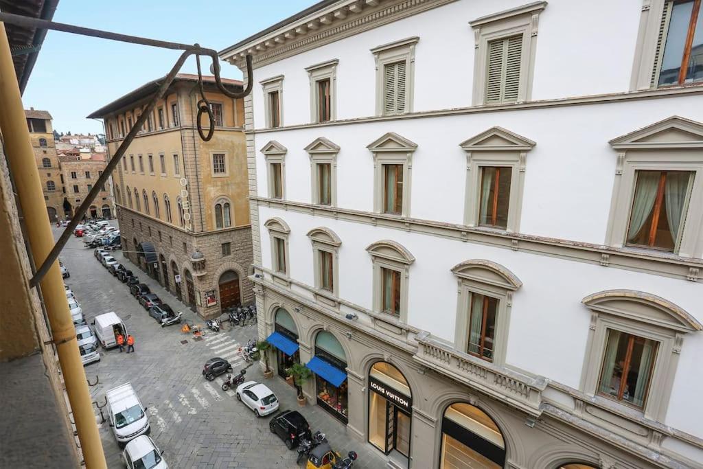 Casa Strozzi - (PIAZZA DELLA REPUBBLICA)