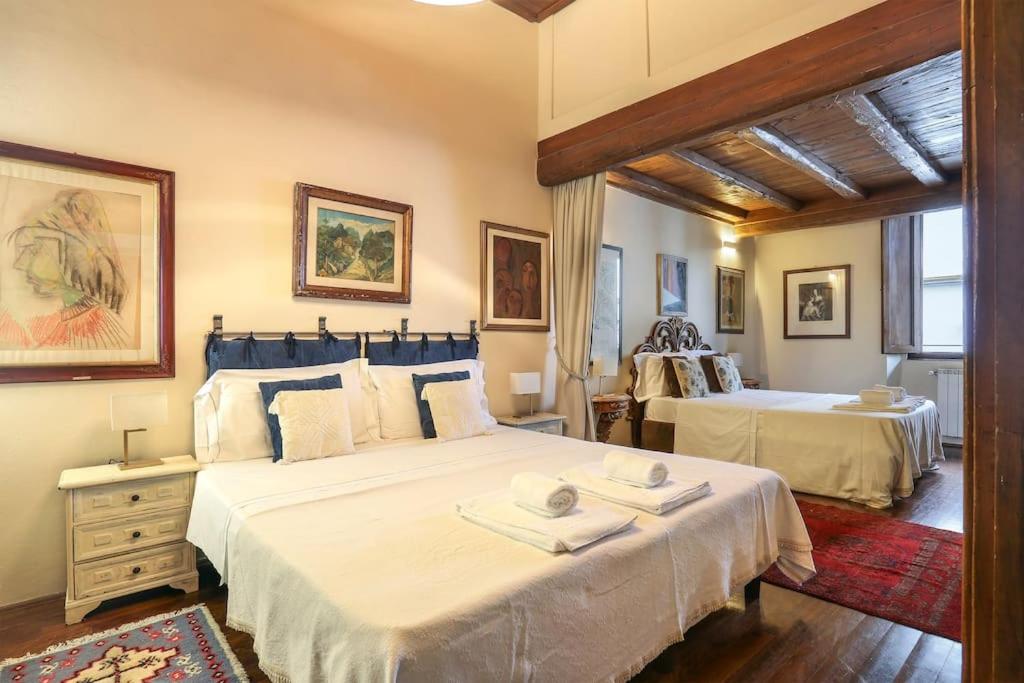 Casa Strozzi - (PIAZZA DELLA REPUBBLICA)