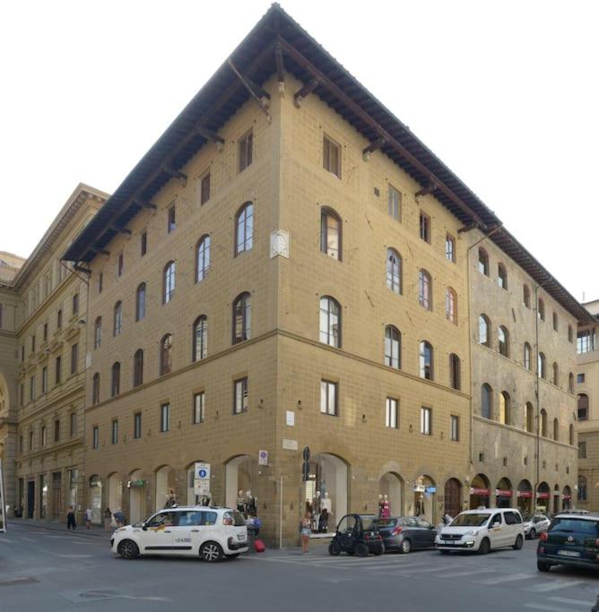 Casa Strozzi - (PIAZZA DELLA REPUBBLICA)