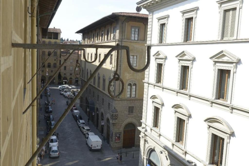 Casa Strozzi - (PIAZZA DELLA REPUBBLICA)