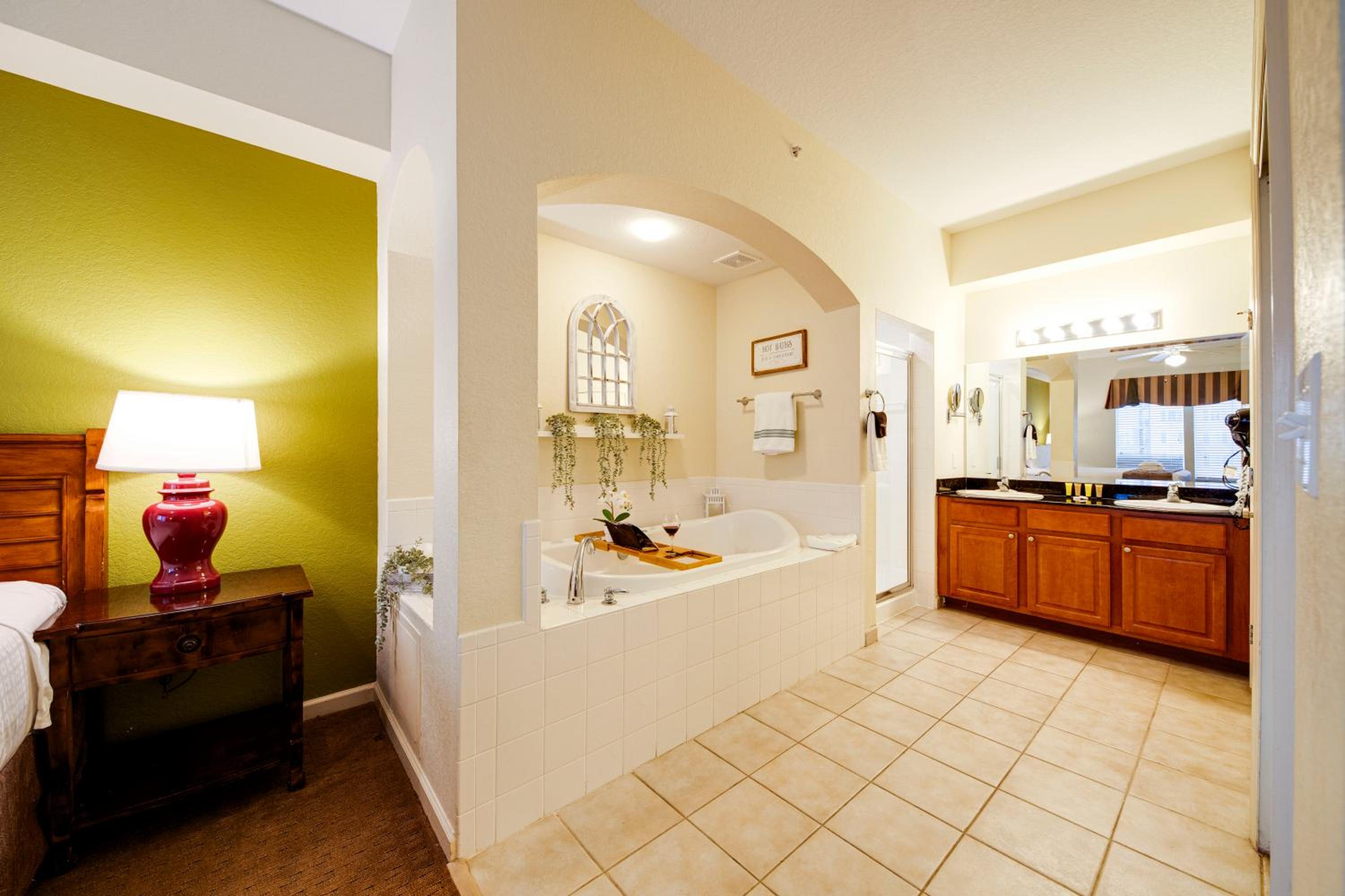 Elegant Condo Retreat Near Disney