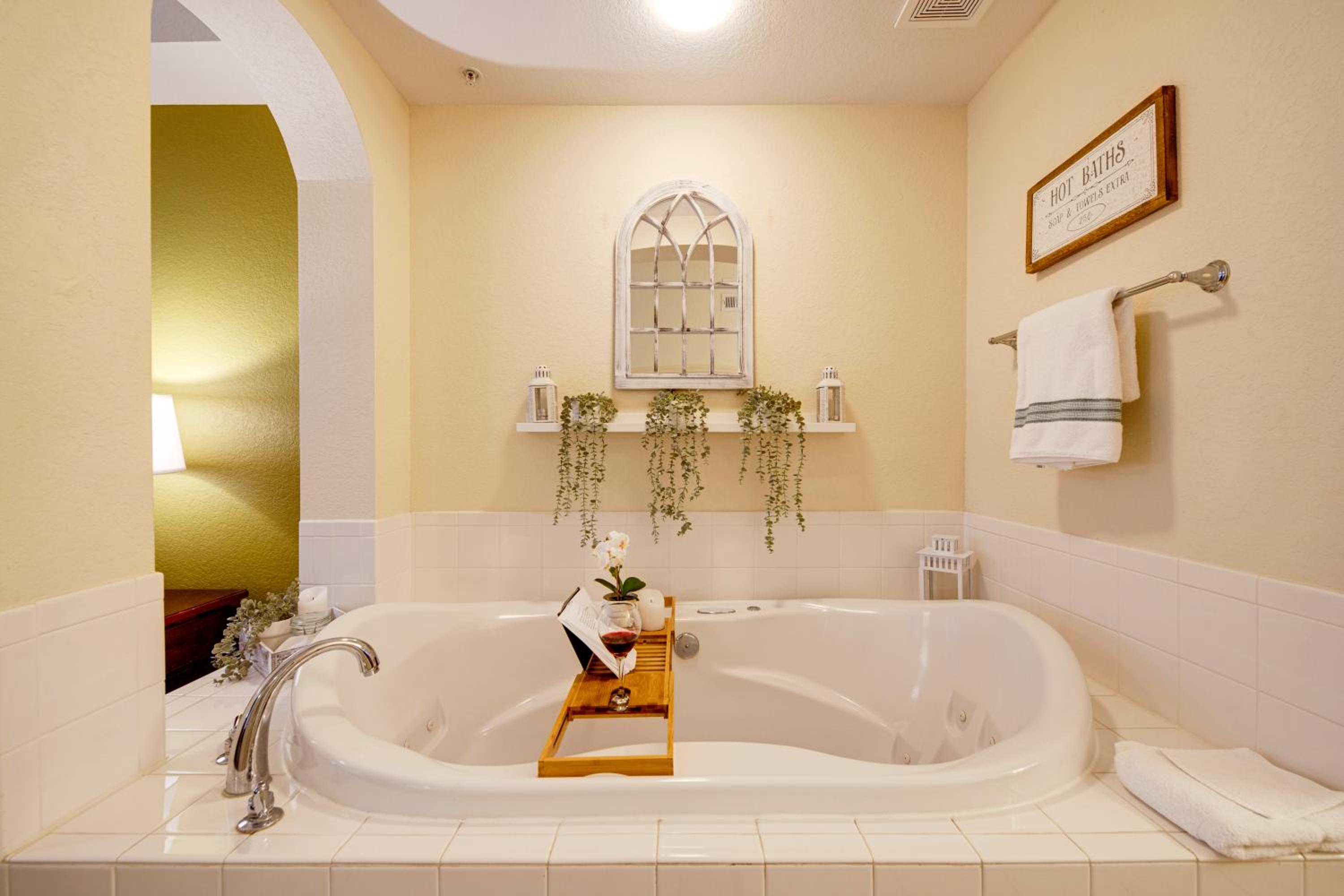 Elegant Condo Retreat Near Disney