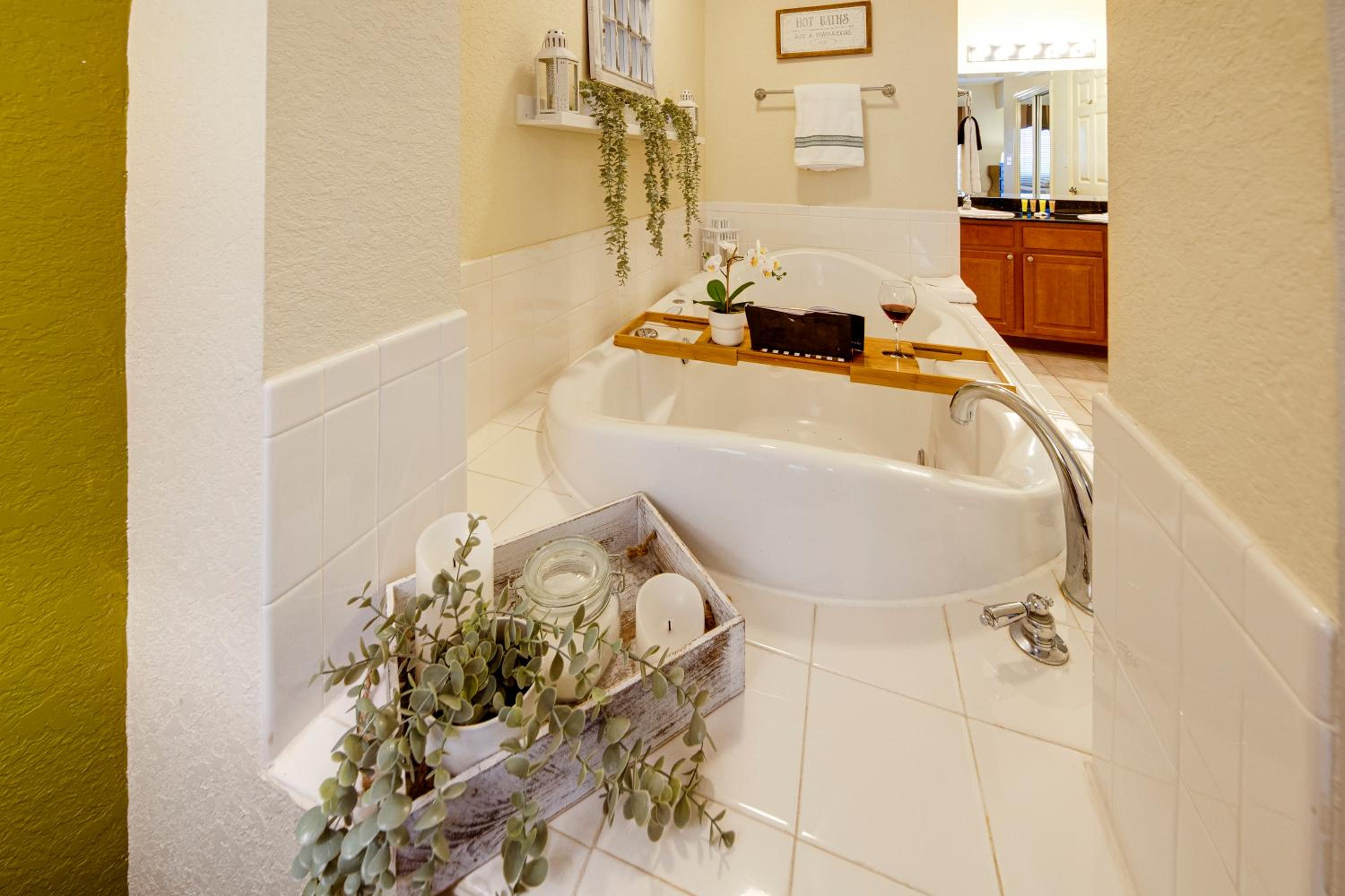 Elegant Condo Retreat Near Disney