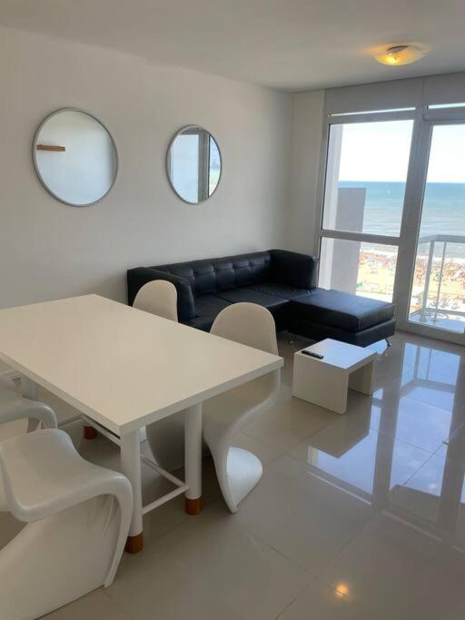 Frente Al Mar. Platinum 1-5A
