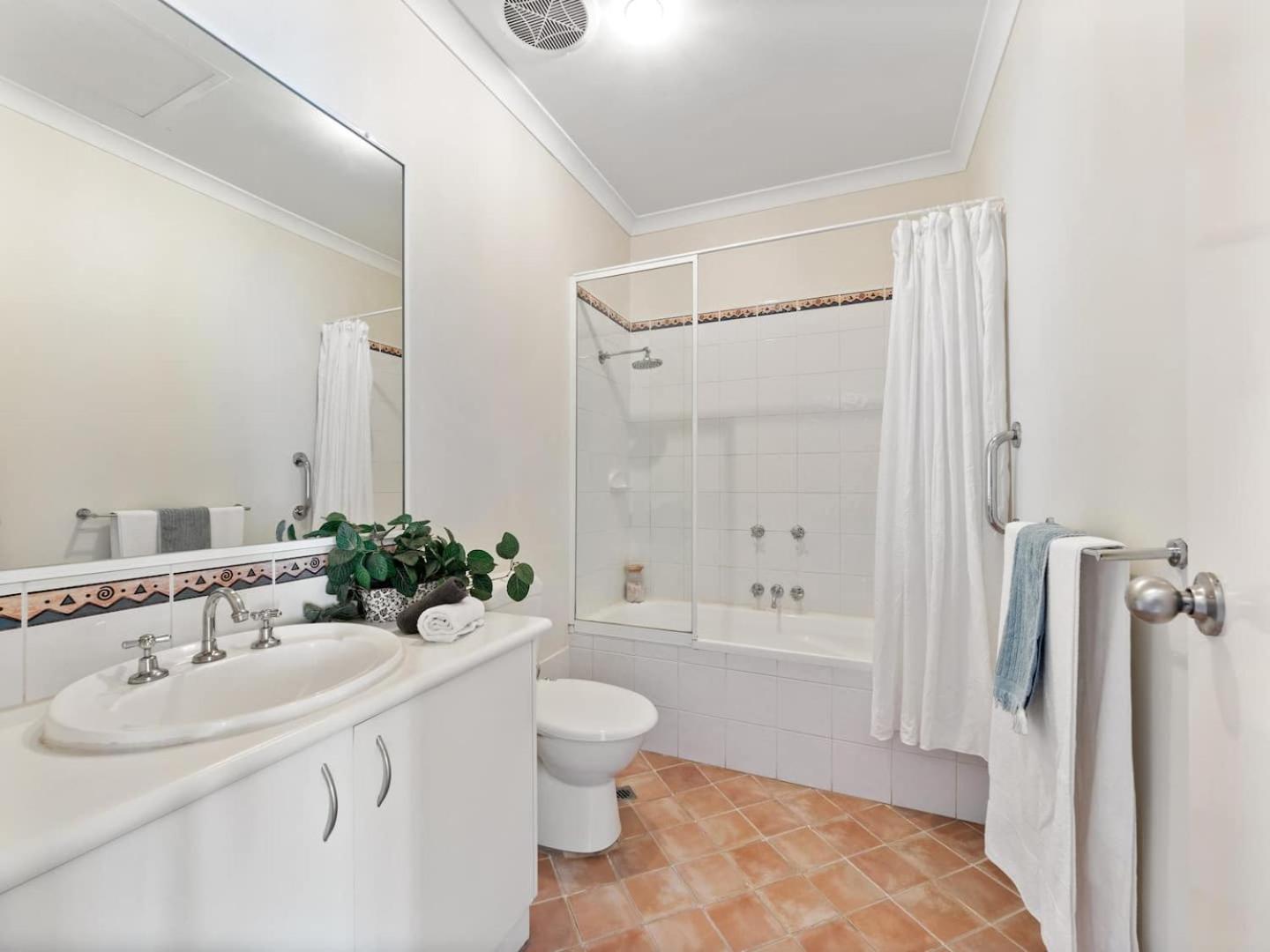 Self Contained Resort Apartment 2pax