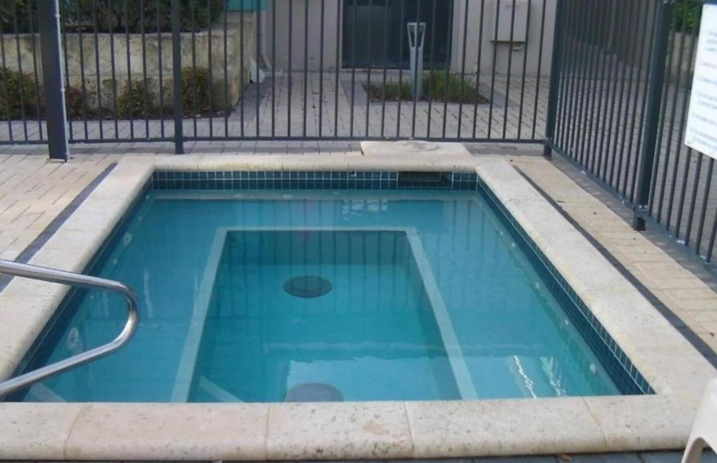 Self Contained Resort Apartment 2pax