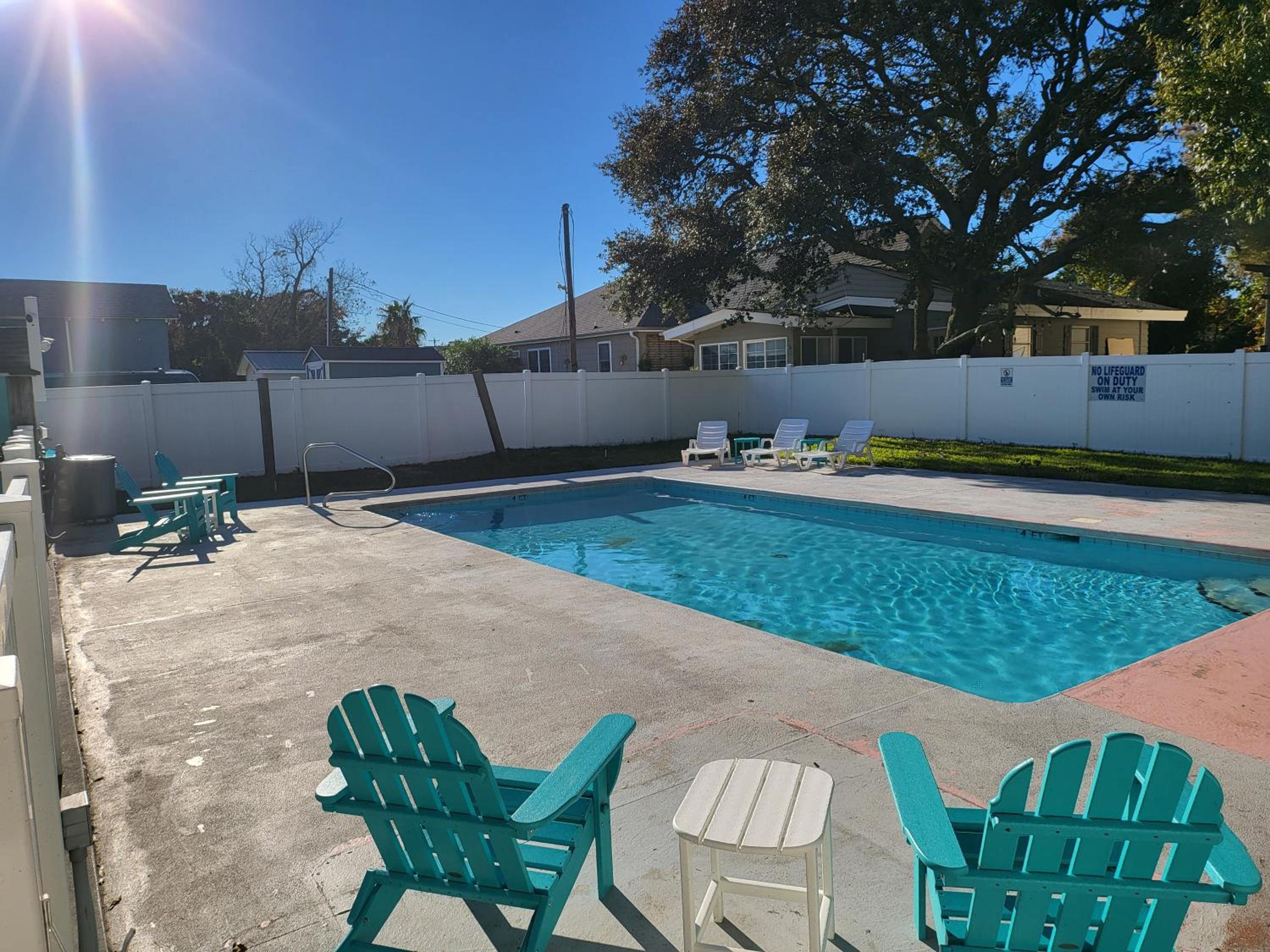 The 19th Hole -5 Bdr Slps 10 Golf Beach Pool Heat Hot Tub Extended Stay Welcome!! view 3