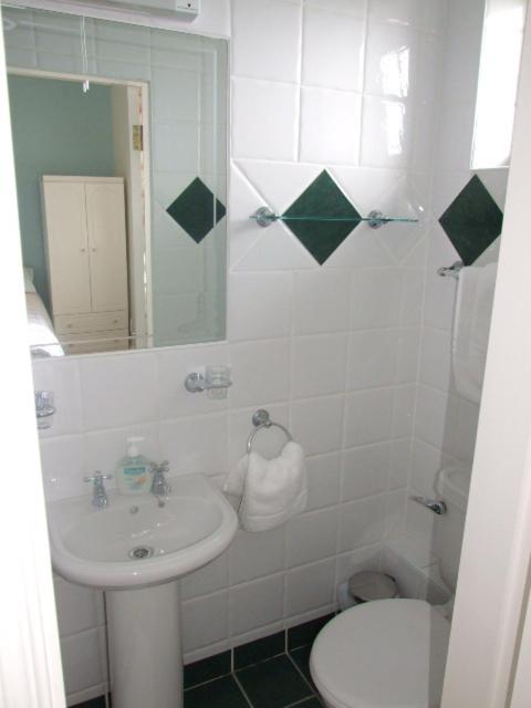 Athlone Vacations - Shannonside House N37HF67 - Property Image 6