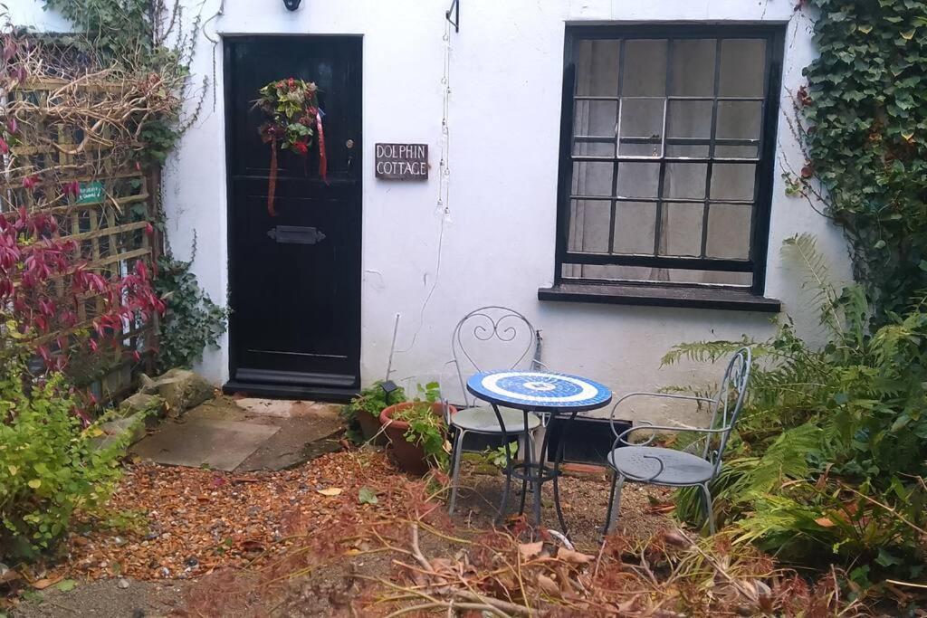 Cosy cottage+ secluded garden view 3