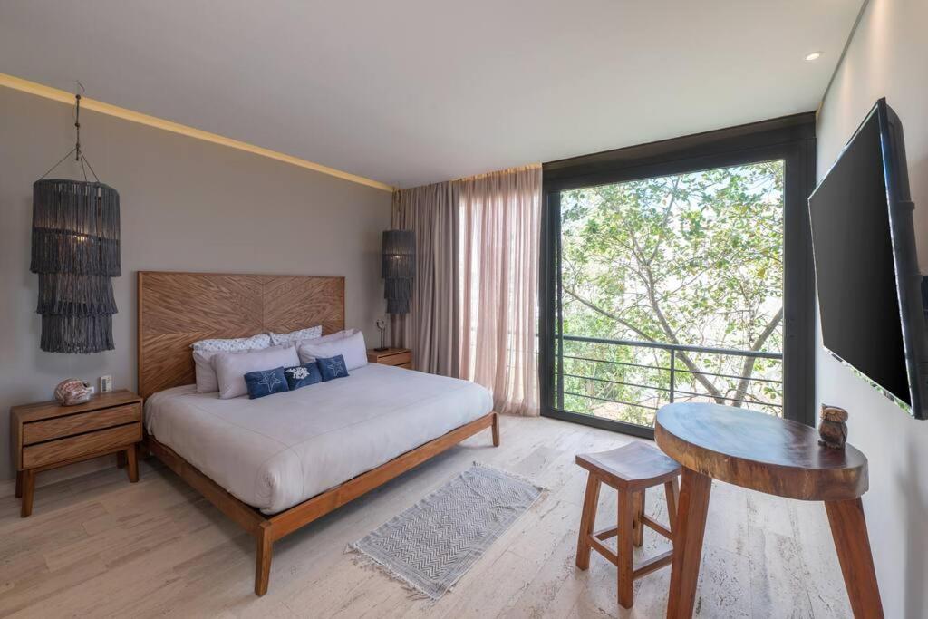 New 2 BD condo with private balcony view 4