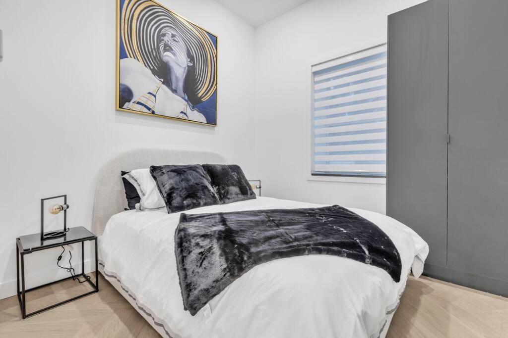 Stylish 2-bedroom Getaway, Luxurious & Conveniently Located to Experience the Pulse of the City - Apt 5