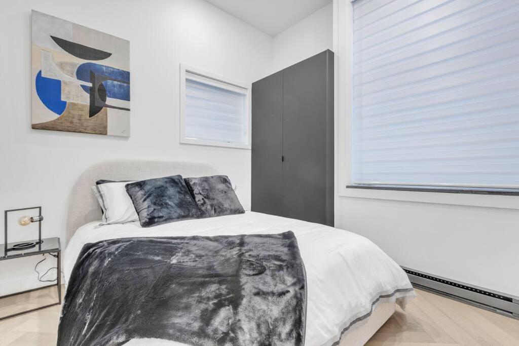 Stylish 2-bedroom Getaway, Luxurious & Conveniently Located to Experience the Pulse of the City - Apt 5