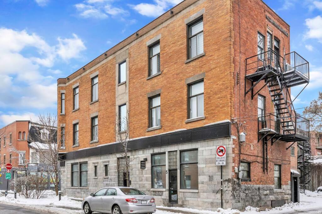 Stylish 2-bedroom Getaway, Luxurious & Conveniently Located to Experience the Pulse of the City - Apt 5