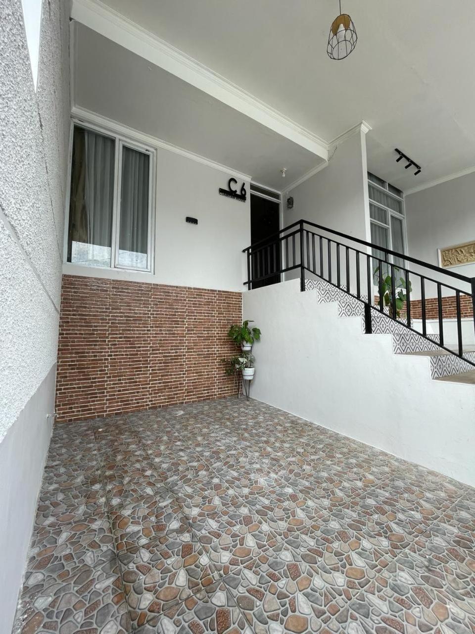 Clamitan House