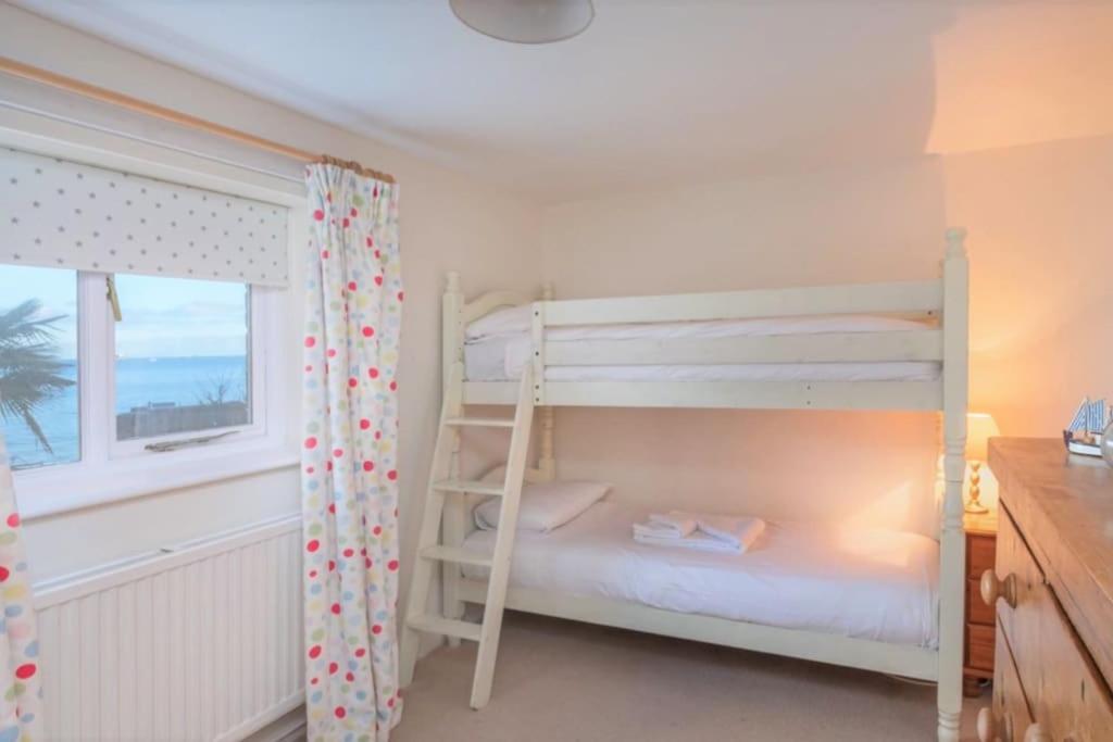 The Old Boat House, Seaview - Charming historic seafront 3 x bedroom cottage with separate 2 x bedroom annexe view 5