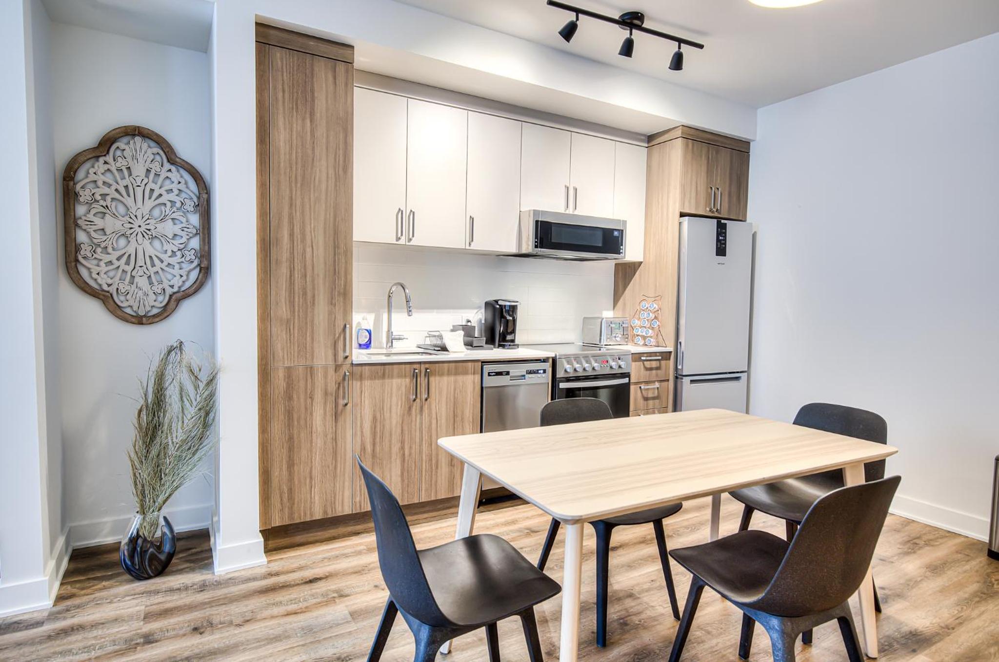 2Br+Gym for VIP Corporate & Students Downtown MTL