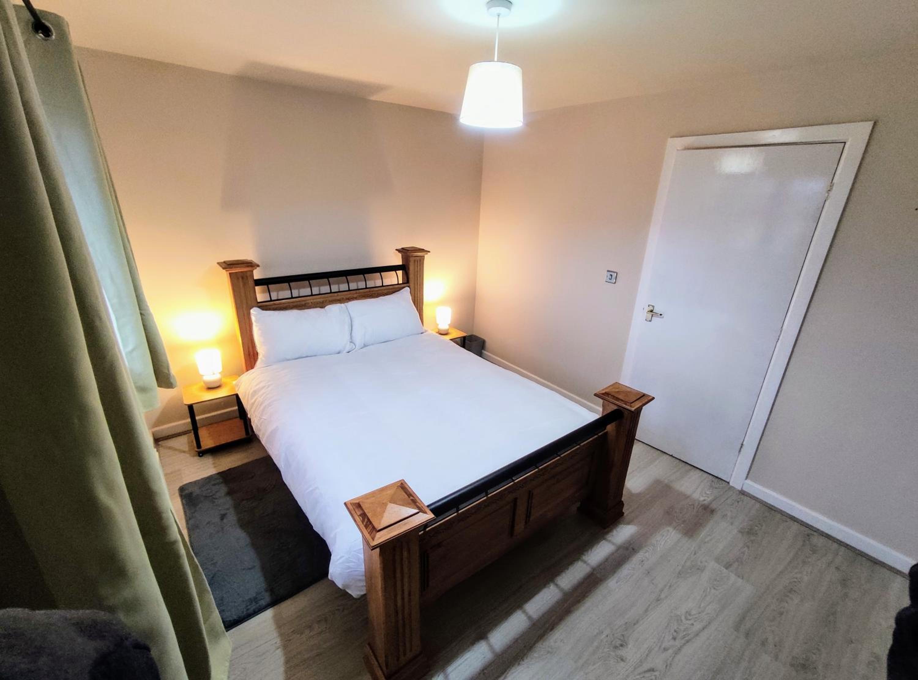 High Rigg House Bradford - Luxury Accomodation with Private Parking view 3