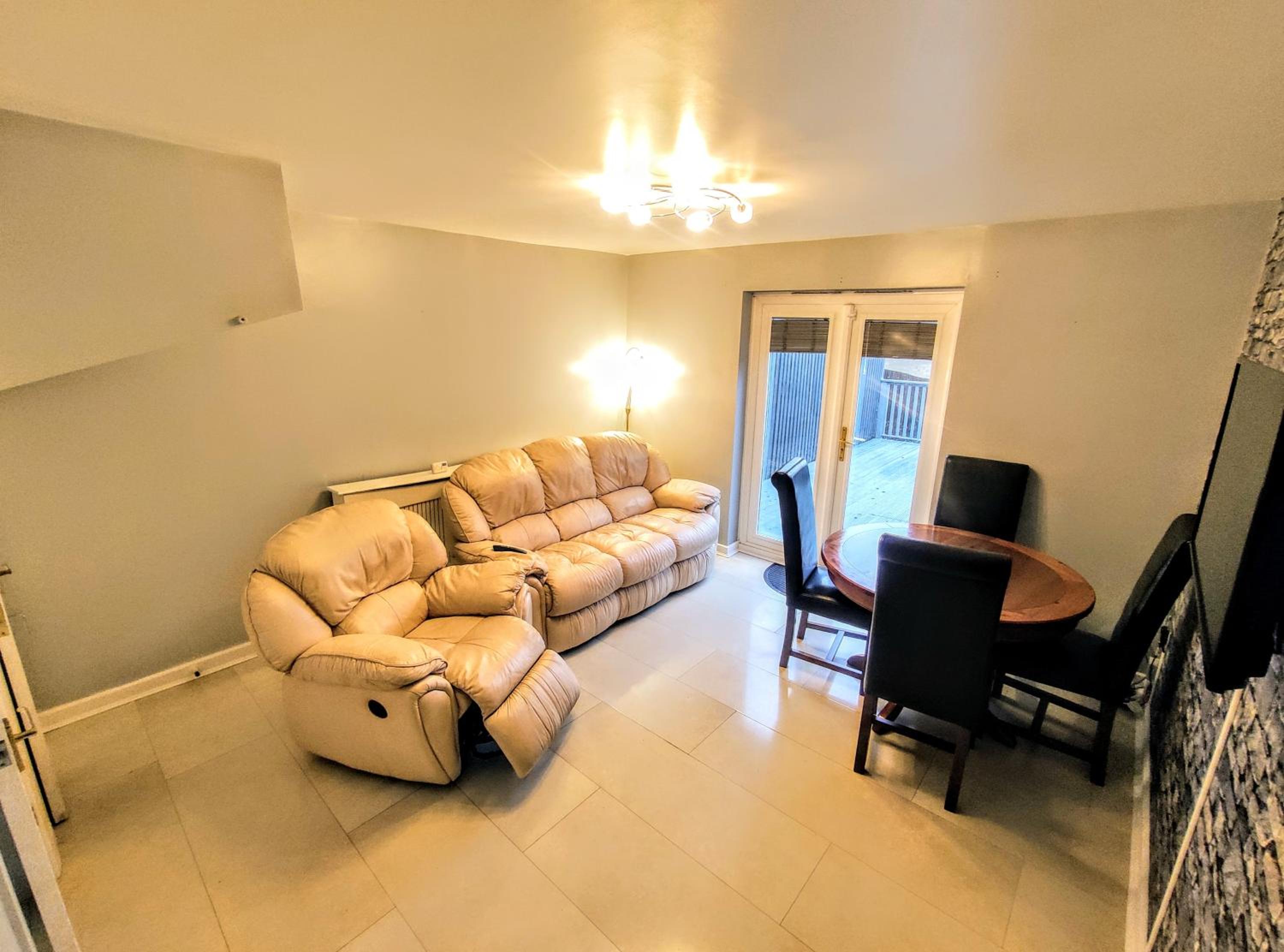 High Rigg House Bradford - Luxury Accomodation with Private Parking view 5