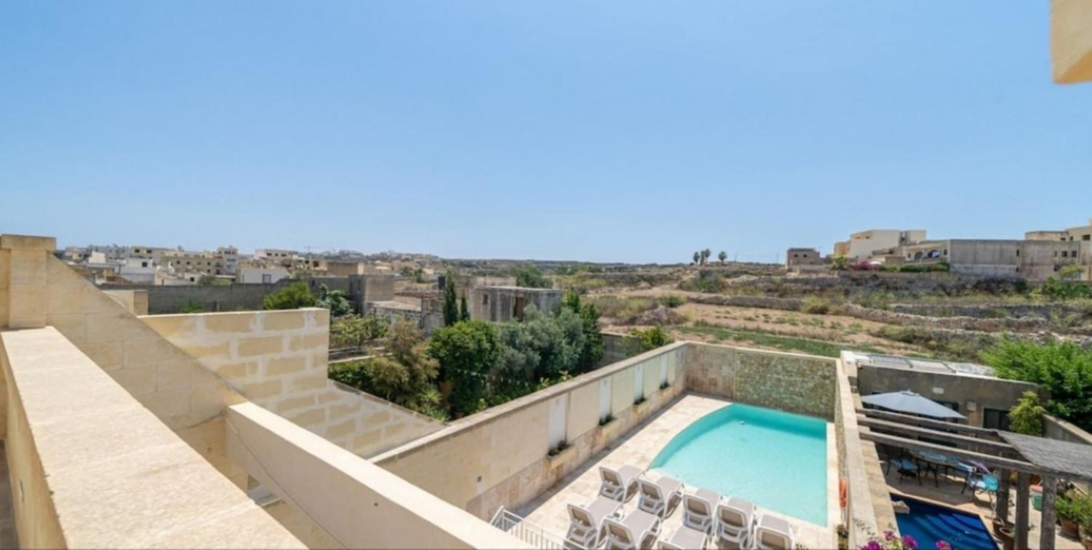 Ta Spiru House of Character with heated indoor pool