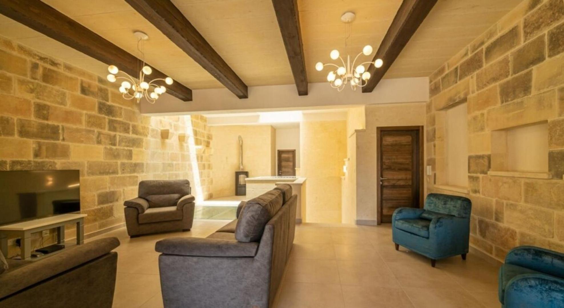 Ta Spiru House of Character with heated indoor pool